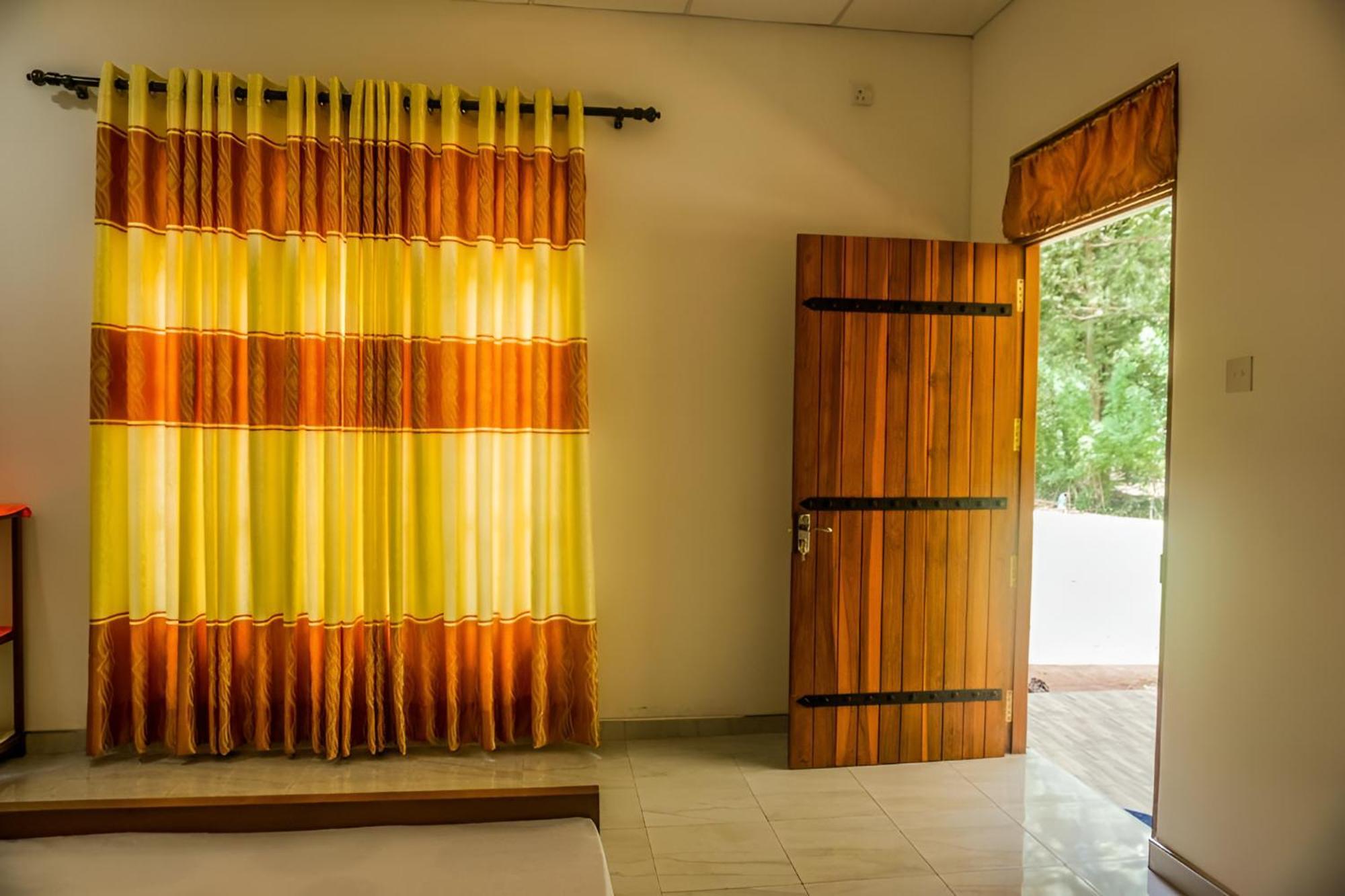 Little Ele Safari Lodge Udawalawe Luaran gambar